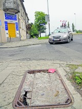 Kraków: już rok chodzą po dziurawym chodniku. Ludzie boją się o zdrowie