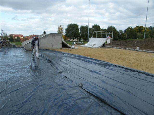 Skatepark prawie gotowy (ZOBACZ ZDJĘCIA)