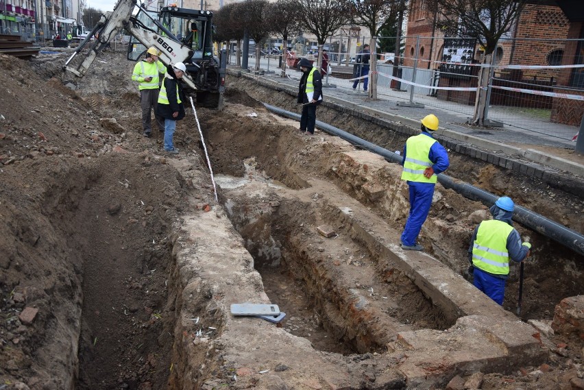 Pod ul.Sikorskiego właśnie odkopali... grobowce