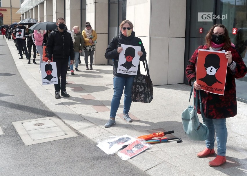 "Czarny Protest" w Szczecinie, czyli strajk kobiet w kolejce