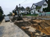 Przebudowa ulicy Borowej w Zduńskiej Woli. Będzie chodnik i asfalt ZDJĘCIA
