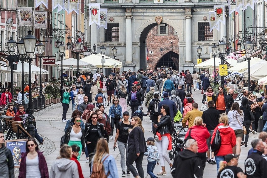 Sezon turystyczny w Gdańsku można uznać za rozpoczęty! W sobotę 22.05.2021 r. tłumy na spacerach i w ogródkach restauracyjnych [ZDJĘCIA]