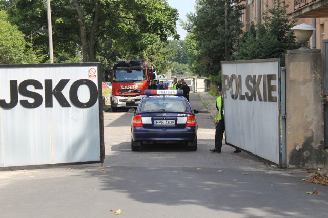 Policyjni saperzy sprawdzają WKU w Głogowie