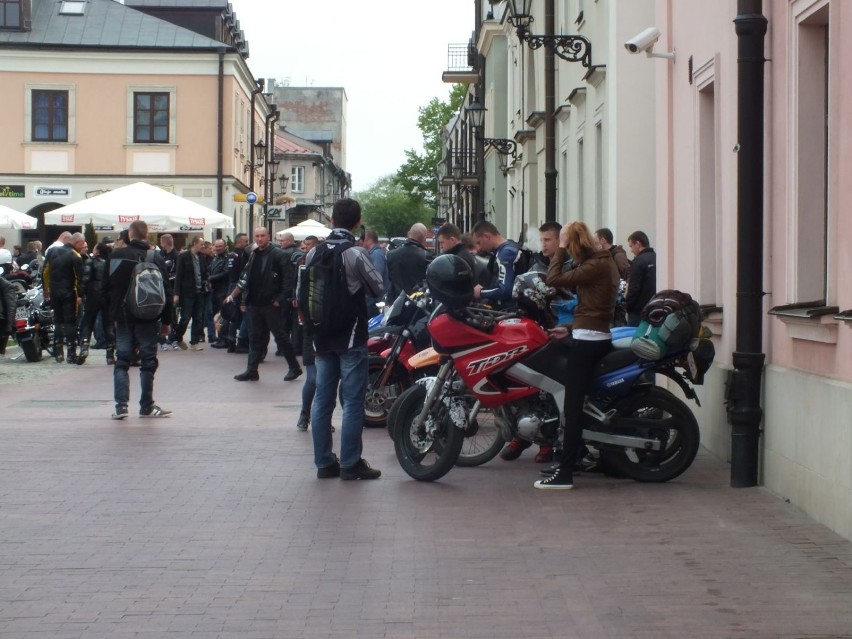Motocykliści na Rynku Solnym: sezon rozpoczęty pielgrzymką