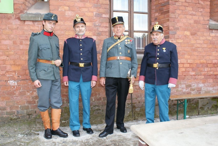 Żołnierze CK przed Fortem Kościuszki w Krakowie. Fot. Henryk...
