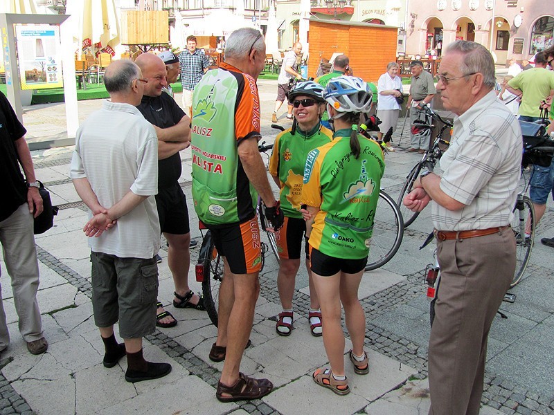 Jadą na rowerach z Kalisza do Watykanu podziękować za 20 lat diecezji kaliskiej. ZDJĘCIA