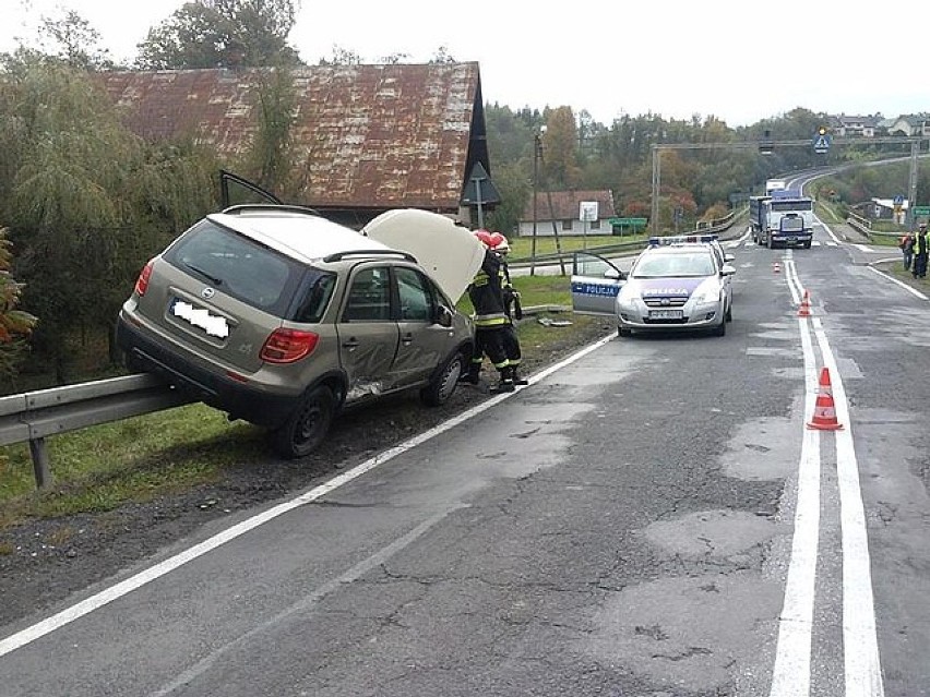 Wypadek w Jasienicy Rosielnej. Zderzyły się dwa auta