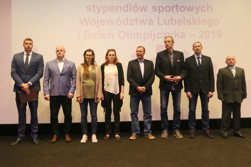 Władze województwa lubelskiego przyznały stypendia dla młodych sportowców. Zobacz zdjęcia