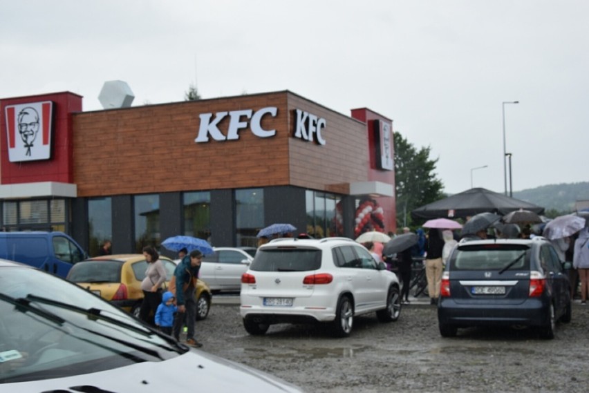 Dębica. Otwarcie nowej restauracji KFC. Mamy zdjęcia, zobaczcie kurczakowe szaleństwo!