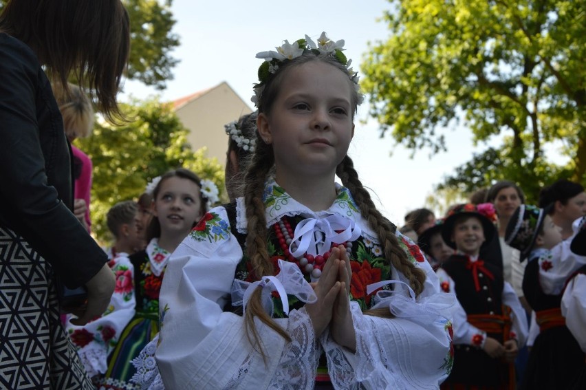 Pierwsza komunia święta w parafii katedralnej w Łowiczu [Zdjęcia]