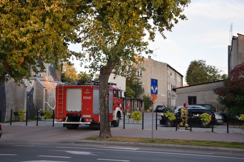 Pożar w kamienicy na placu Wolności w Zduńskiej Woli ZDJĘCIA