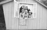 Wakacje w latach 60. Stare zdjęcia pokazują, jak wypoczywali nasi dziadkowie. Wczasy z paprykarzem i Festiwalem Piosenki Żołnierskiej