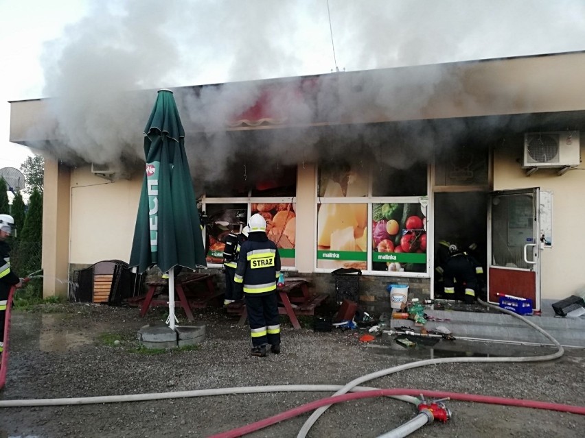 Wróblowice. Pożar strawił sklep. Spłonęło wyposażenie i wystawiony na półkach towar [ZDJĘCIA]