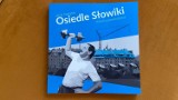 Książka opowiadająca historię osiedla Słowiki w Olkuszu jest już dostępna w bibliotece publicznej 