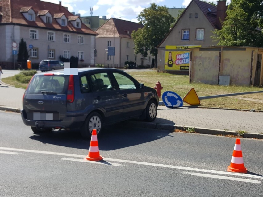 Autem w latarnię na ulicy Polnej w Szczecinku. Wiemy, co się stało [zdjęcia]