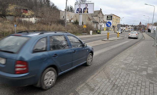 -&nbsp;W taki właśnie sposób wydaje się w Gdańsku europejskie pieniądze: ledwo wyschnie świeży asfalt, a już rozkuwa się go na nowo, by coś tam jeszcze poprawić - mówi Grzegorz Strzelczyk.