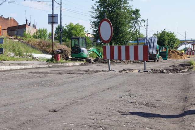 Remont mostka w Radomsku: Ruszyły intensywne prace na ul. Sierakowskiego