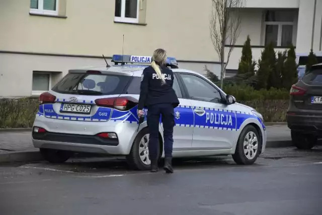 Policja poszukuje złodziei, którzy okradli kobietę pod Tarnowem w jej własnym domu