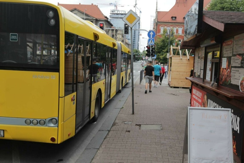 Awantura o wózek w autobusie miejskim w Katowicach. Kierowca wyprosił pasażerkę
