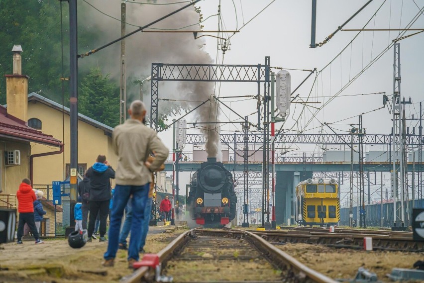 Pociąg retro znów na torach! To wyjątkowa okazja na piękną podróż. Zdjęcia mówią same za siebie