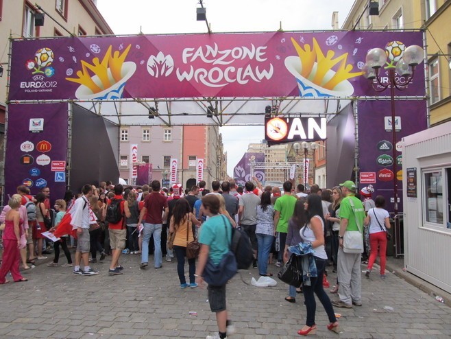 Wrocław: Czwartek w fanstrefie na Rynku (ZDJĘCIA)