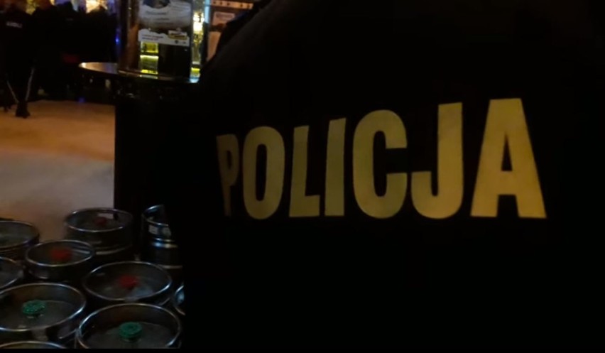 PiwPaw w Warszawie. Wielki nalot na czynny bar. Służby zajęły beczki z piwem. „70 chłopa okrada nam chłodnię i zapasy”