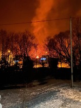 Zubrzyca Górna. W ogniu stanęła stodoła. Ogień zagrażał budynkowi mieszkalnemu 