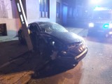 Wypadek na ul. Rembielińskiego - kierowca hondy uderzył peugeota i słup! Był pijany?