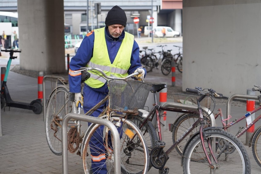 Kraków. Z ulic znikają rowerowe wraki. Radny proponuje, by je odnowić i oddać potrzebującym
