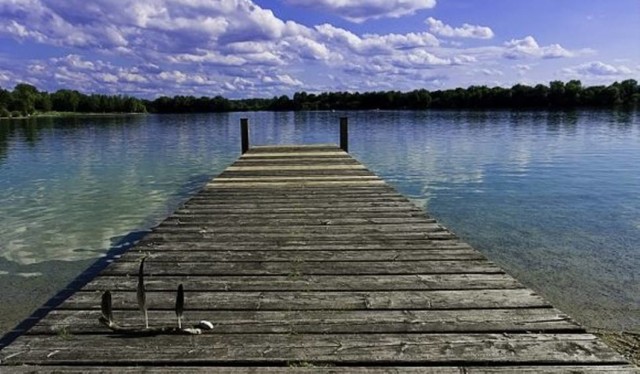 Fakt, że województwo lubuskie jest jednym z najbardziej zasobnych w jeziora regionów Polski skłoniło NIK do sprawdzenia, jak gminy z tego terenu zapewniają bezpieczeństwo w miejscach wykorzystywanych do kąpieli.

Zobacz wideo: Jezioro Głębokie - turystyczna perła Ziemi Międzyrzeckiej
