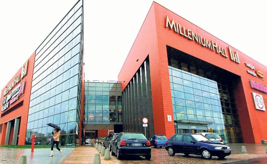 Millenium Hall
Z wyjątkiem niedziel czynne są:
 - Europsar -...