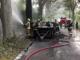 Pożar przyczep z słomą na drodze powiatowej między miejscowościami Łąkie a Kełpin