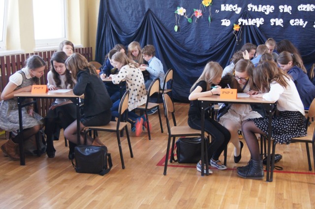 Lajkujemy Korczaka: Turniej samorządowy i symulacja w ZSG 7 w Radomsku