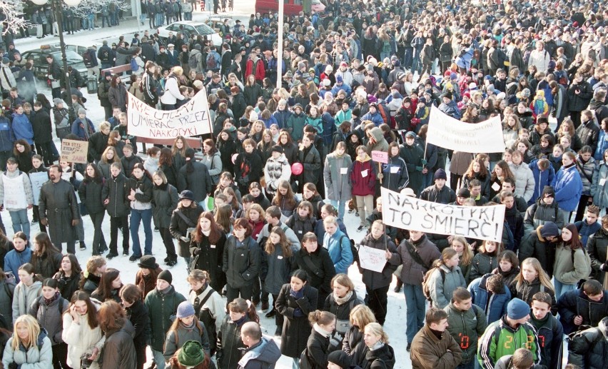 Z archiwum Tadeusza Surmy: tak protestowano w Stargardzie 20 lat temu. Wielka akcja przeciwko narkotykom. ZDJĘCIA