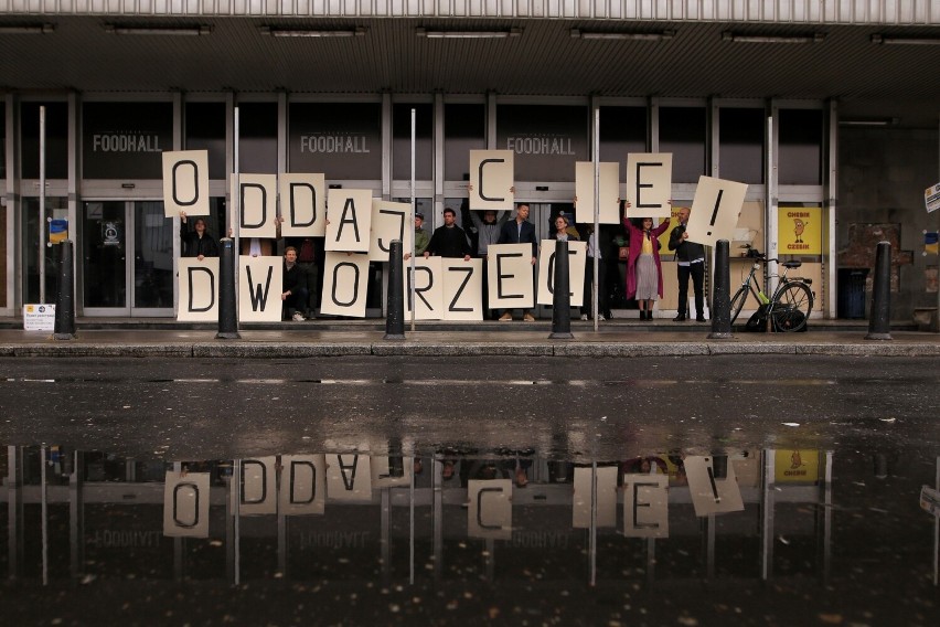 Społecznicy protestują przeciwko rezygnacji z konkursu...