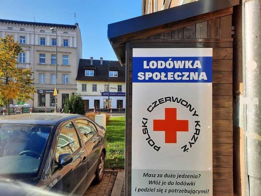 Lodówka społeczna stanęła w Opolu przy ul. Sienkiewicza 2,...