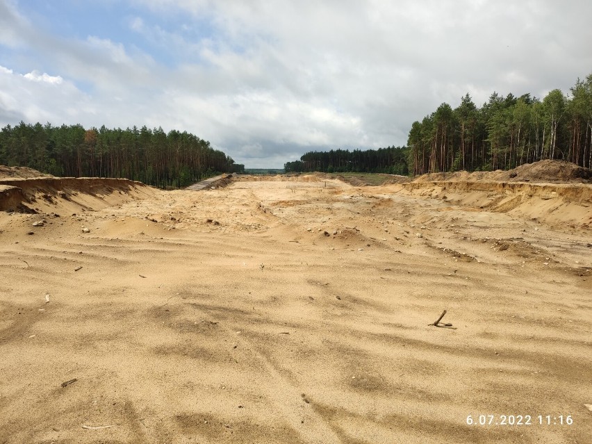 Tak wygląda budowa autostrady A2 na wschód od Warszawy. Wiadomo, kiedy pojedziemy tą trasą  