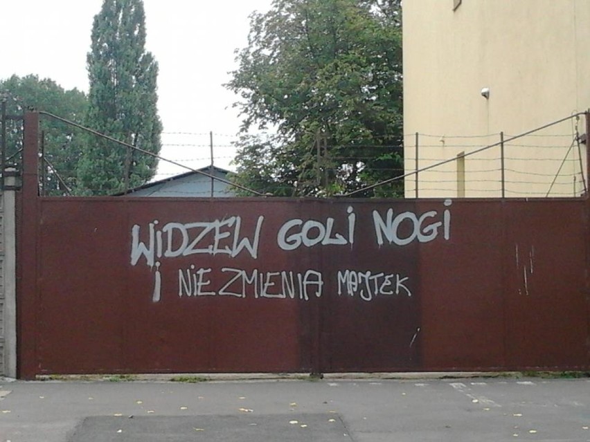 Komiczna wojna kibiców w Łodzi wciąż trwa. Na mury wciąż...