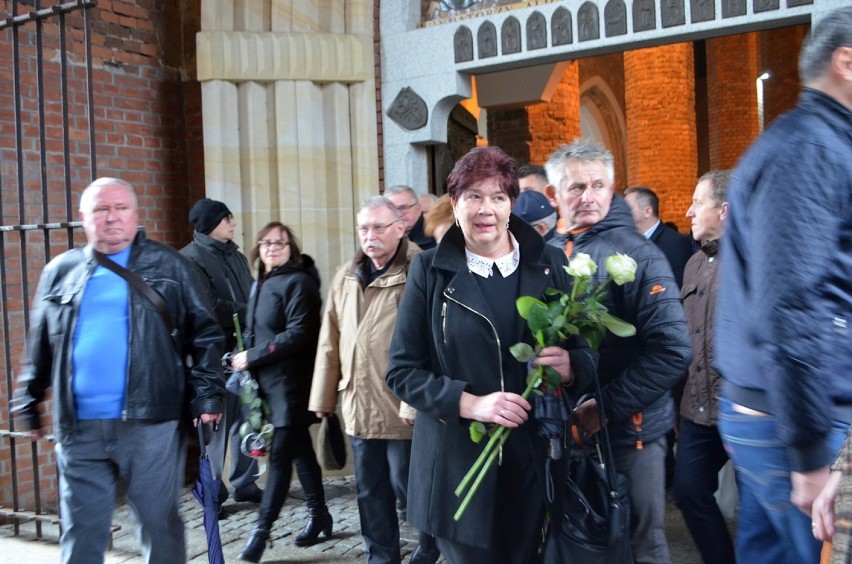 Wzruszający pogrzeb doktor Danuty Krahl - Seretnej. Żegnał ją tłum ludzi i ukochana córka Marta Grycan