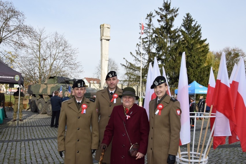 Pani Helena z żołnierzami brygady