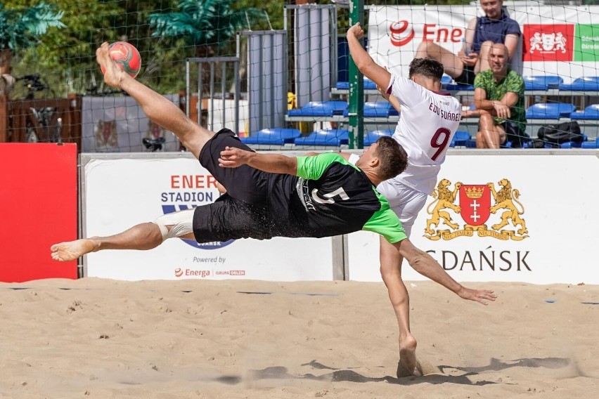 Rozgrywki Ekstraklasy beach soccera na plaży w Gdańsku...