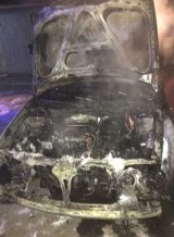 Spłonął samochód w Wałyczu. Straty wyceniono na 6 tysięcy złotych [zdjęcia] 