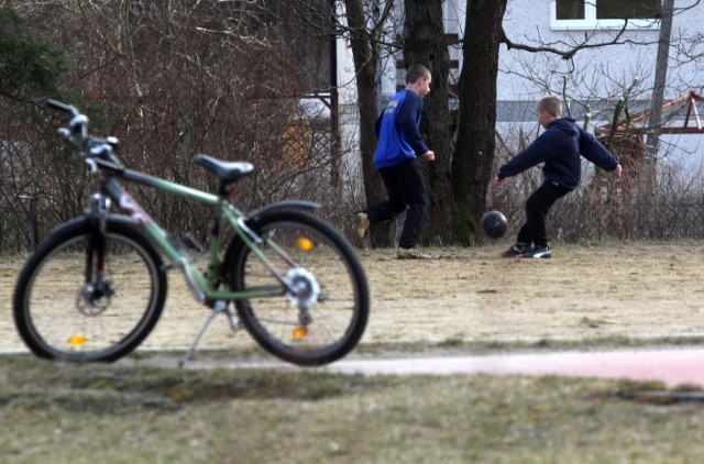 Boisko przy SP nr 16 na Pustkach Cisowskich