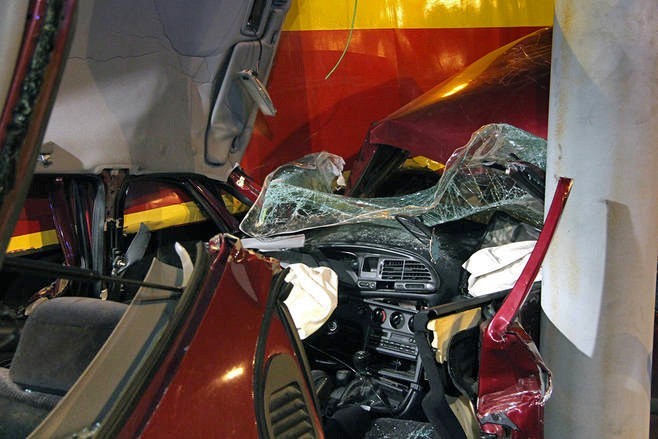 Zobacz więcej zdjęć: Wypadek tramwaju MPK z samochodem na...