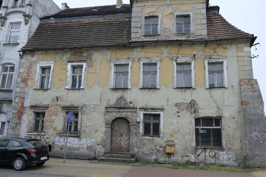 Jedna z najstarszych kamienic w Żarach stoi przy ulicy...