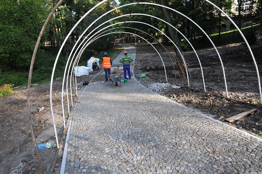 Jak wygląda skierniewicki park w remoncie (koniec września 2013)