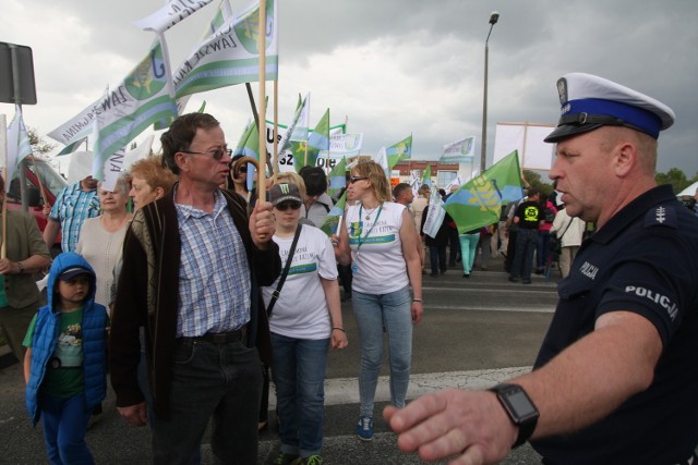 Przeciwnicy większego Opola zablokowali obwodnicę północną.