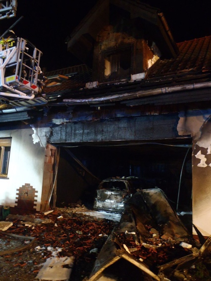 W czwartek w domu w Słonawach wybuchł pożar. Jedna z mieszkanek trafiła do szpitala