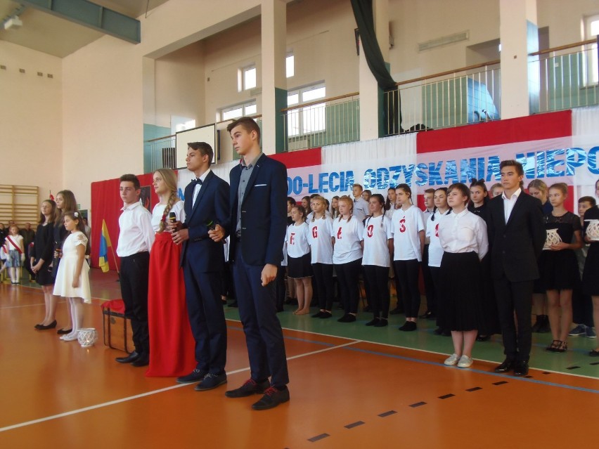 Gminne obchody 100-lecia odzyskania niepodległości w szkole w Czechach [ zdjęcia]