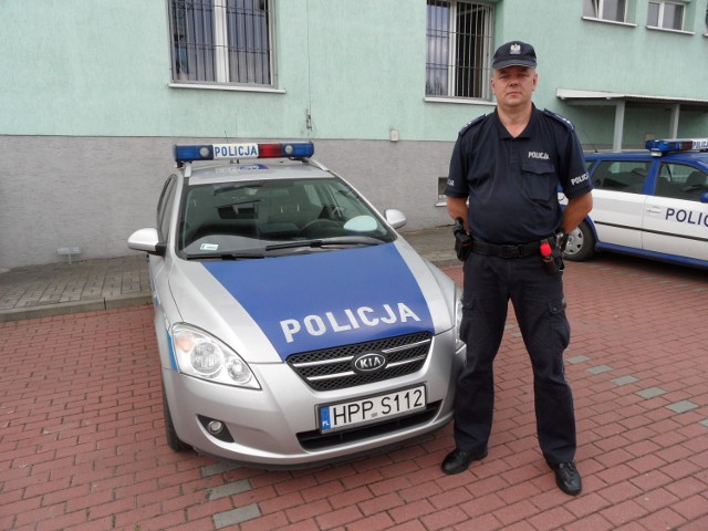 Adam Brenzak, policjant ze Świętochłowic został wyróżniony w konkursie "Policjant, który mi pomógł" w 2013 roku